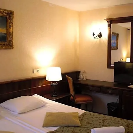 Taanilinna 3*